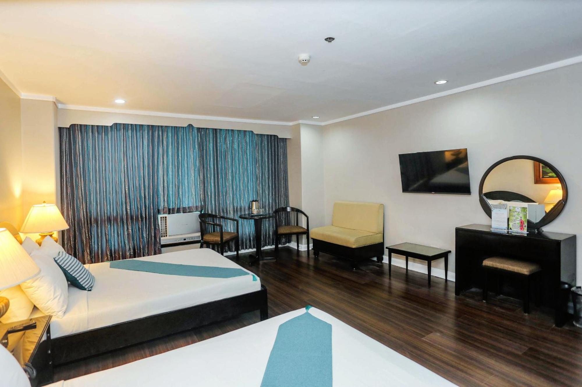 Holiday Plaza Hotel - Cebu Kültér fotó