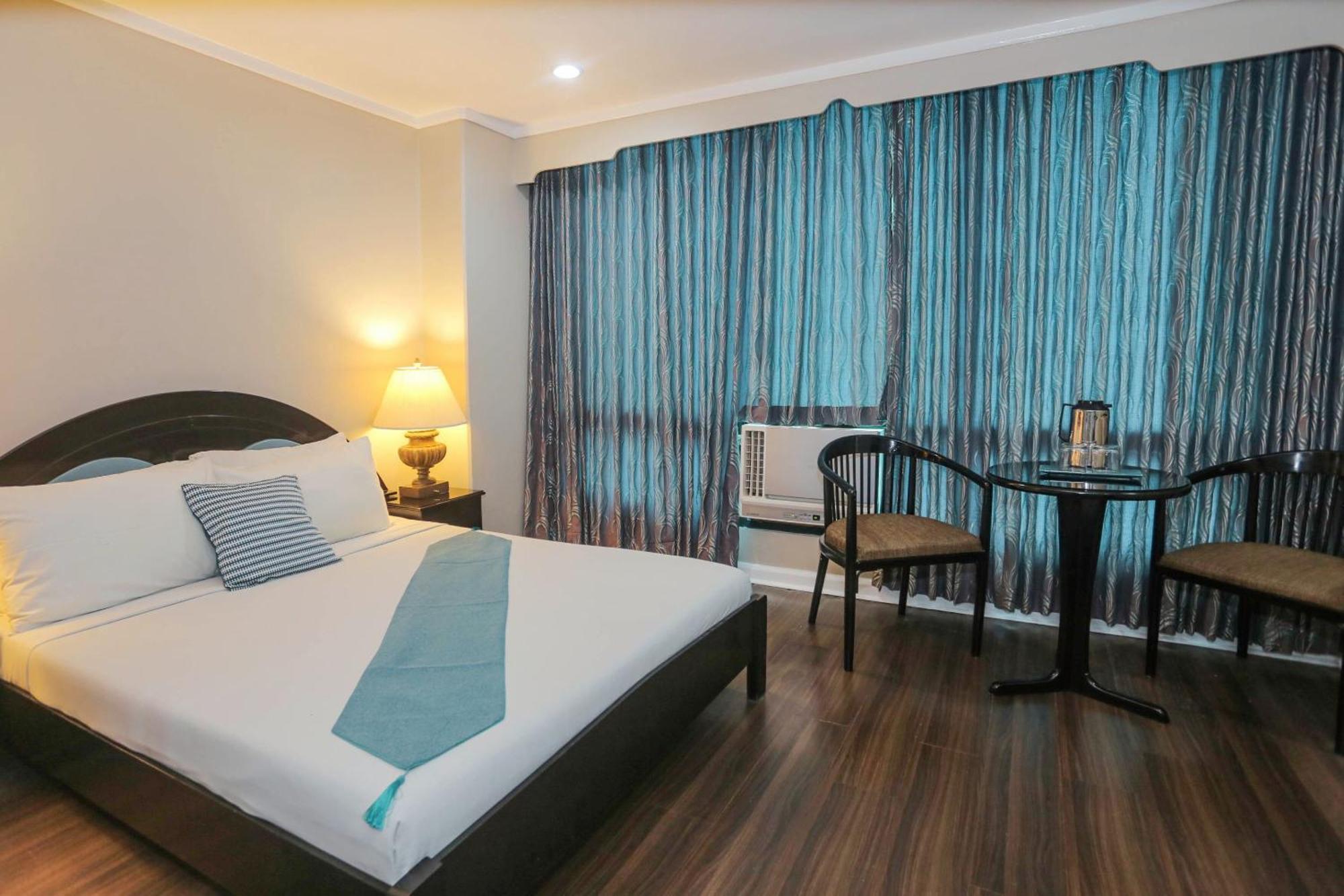 Holiday Plaza Hotel - Cebu Kültér fotó