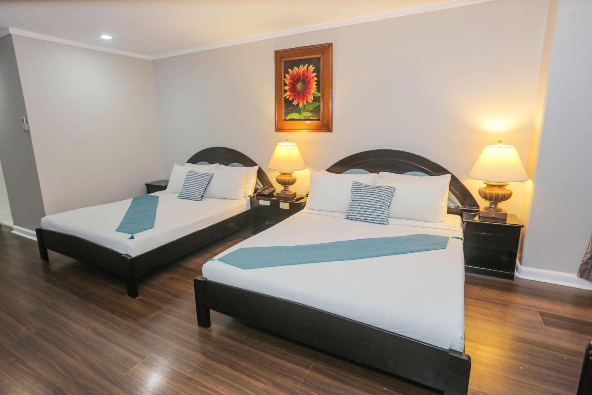 Holiday Plaza Hotel - Cebu Kültér fotó