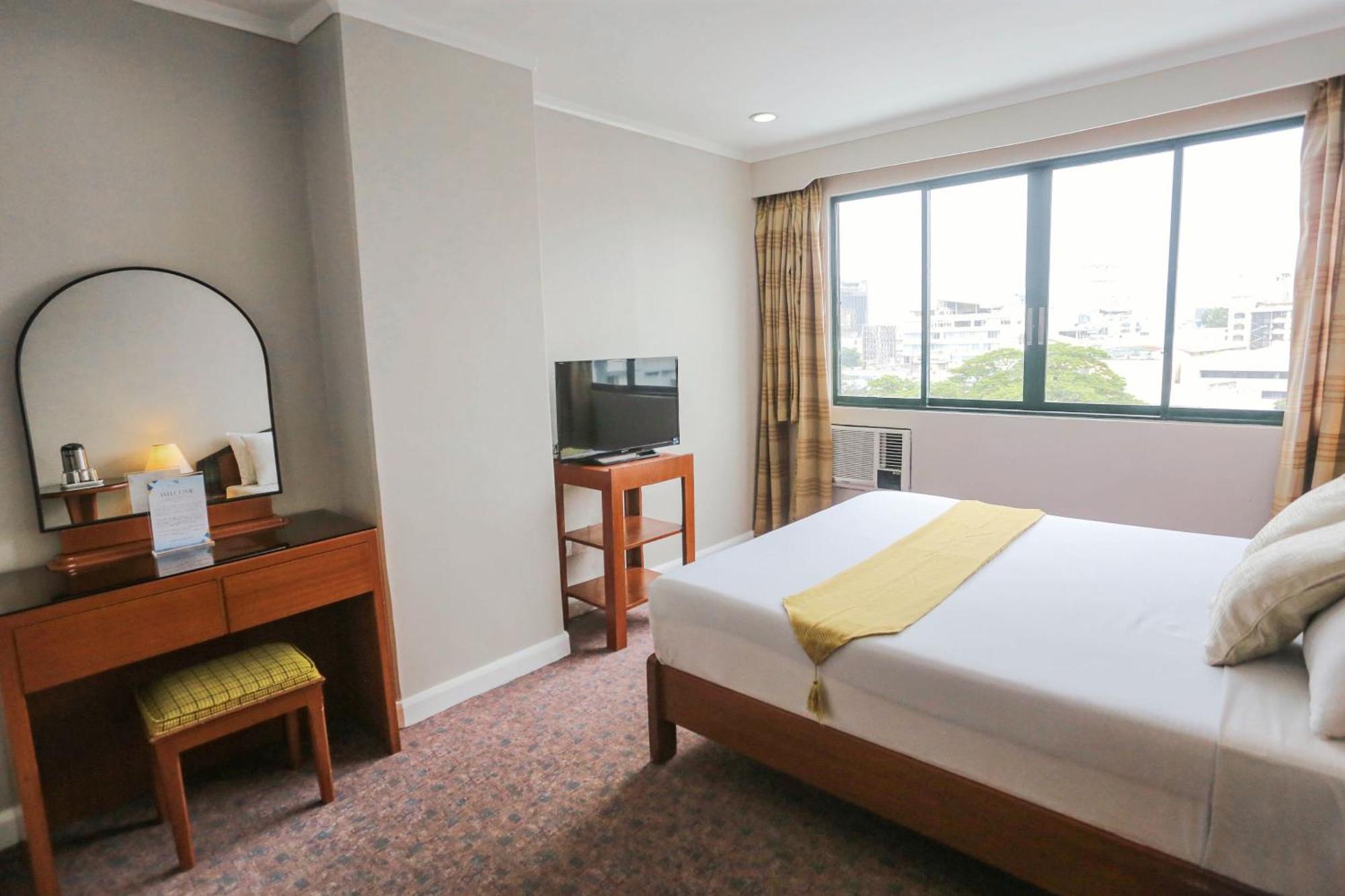 Holiday Plaza Hotel - Cebu Kültér fotó