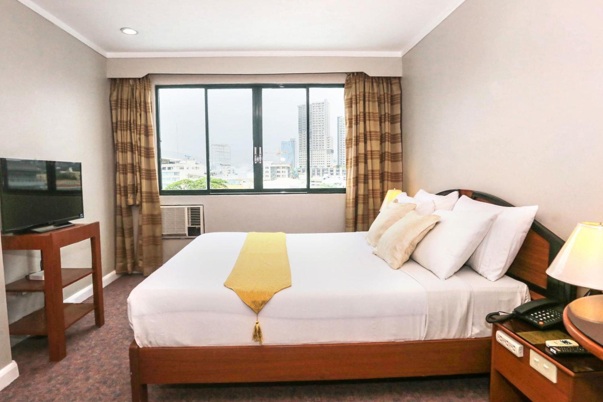 Holiday Plaza Hotel - Cebu Kültér fotó