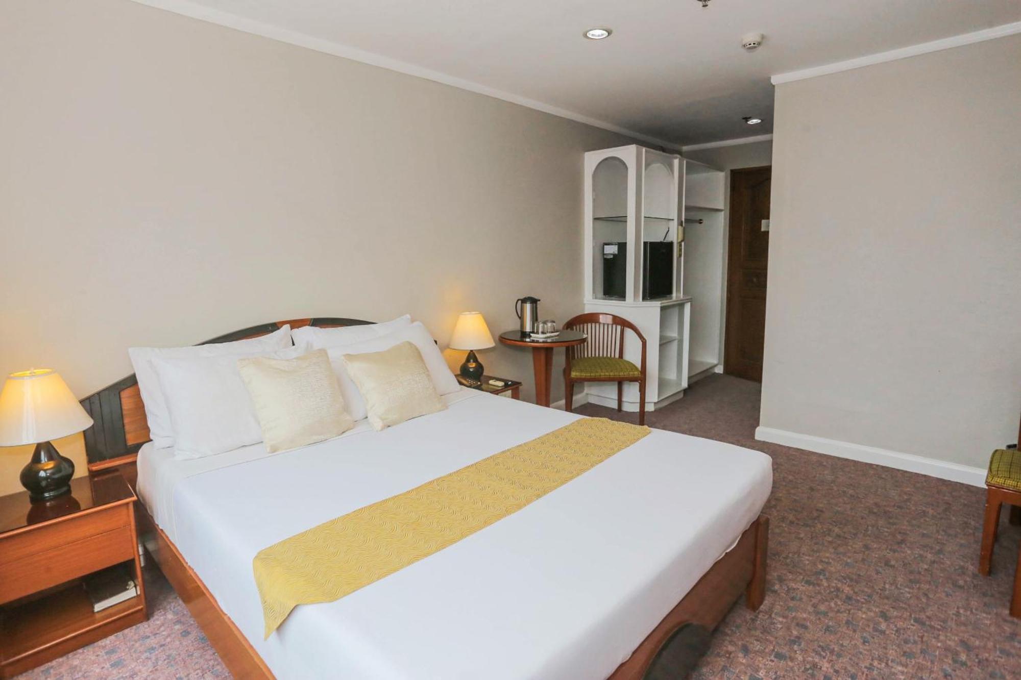 Holiday Plaza Hotel - Cebu Kültér fotó