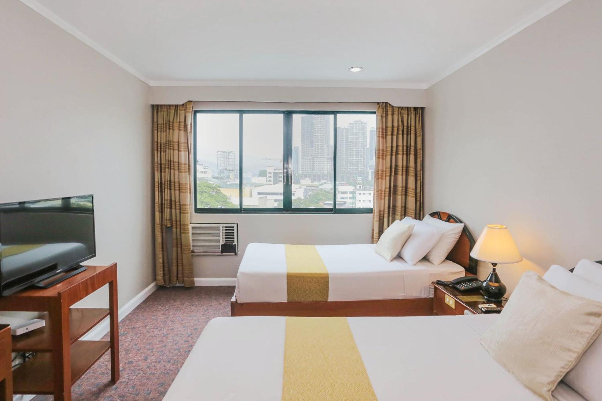 Holiday Plaza Hotel - Cebu Kültér fotó