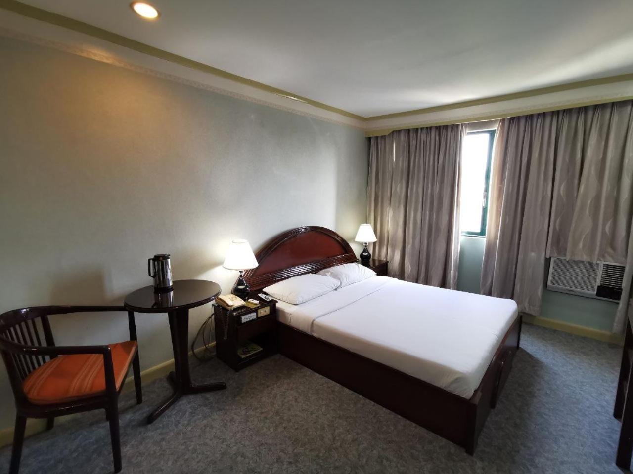 Holiday Plaza Hotel - Cebu Kültér fotó
