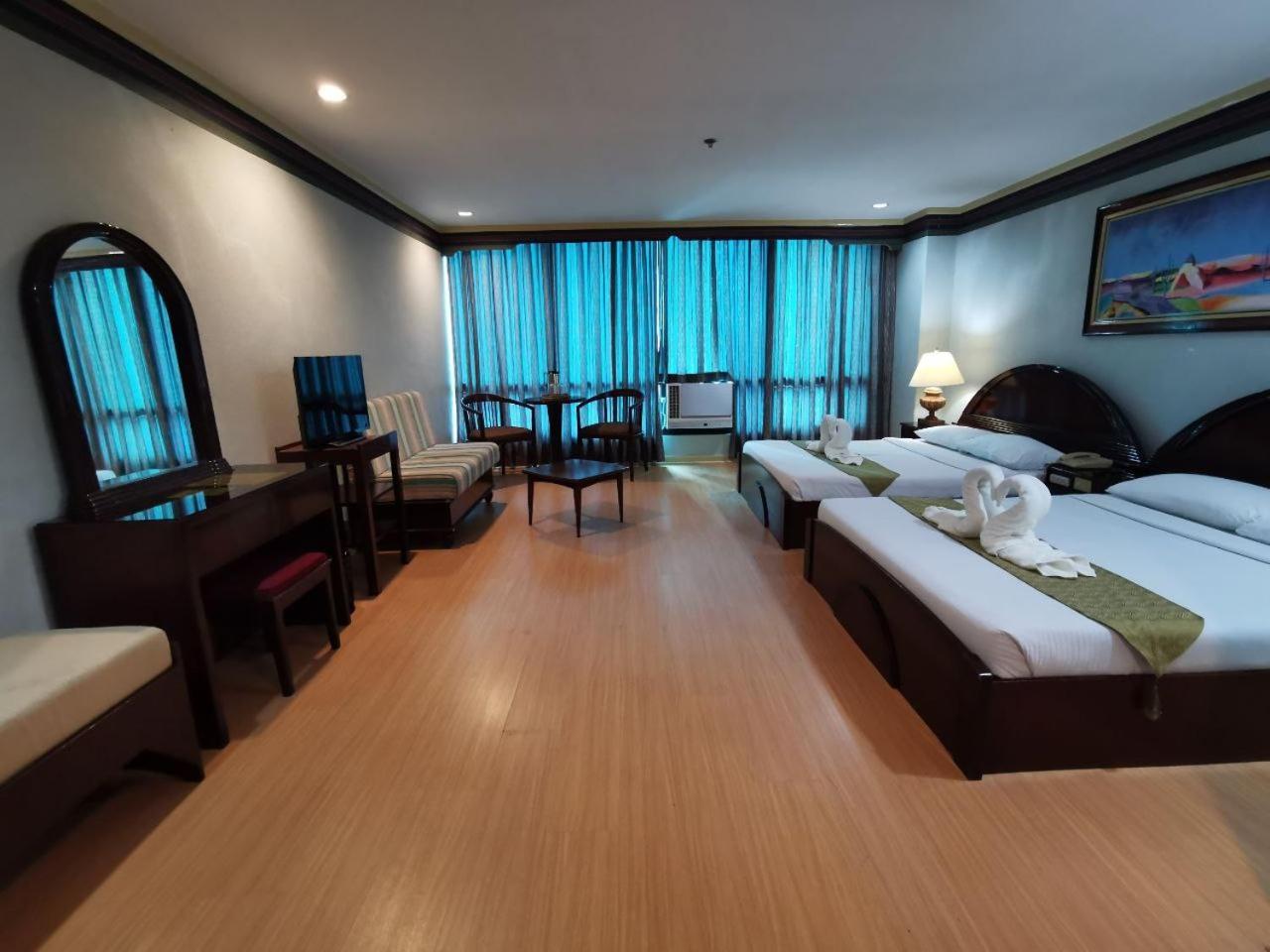 Holiday Plaza Hotel - Cebu Kültér fotó