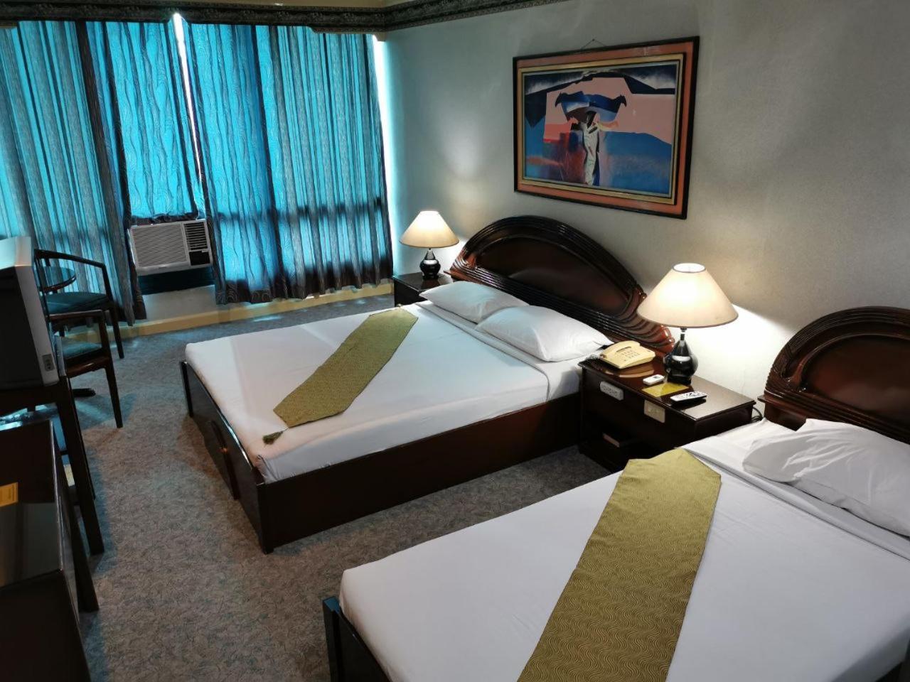 Holiday Plaza Hotel - Cebu Kültér fotó